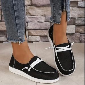 NWOT Womens Black Lightweight Canvas Shoes - Size 6.5